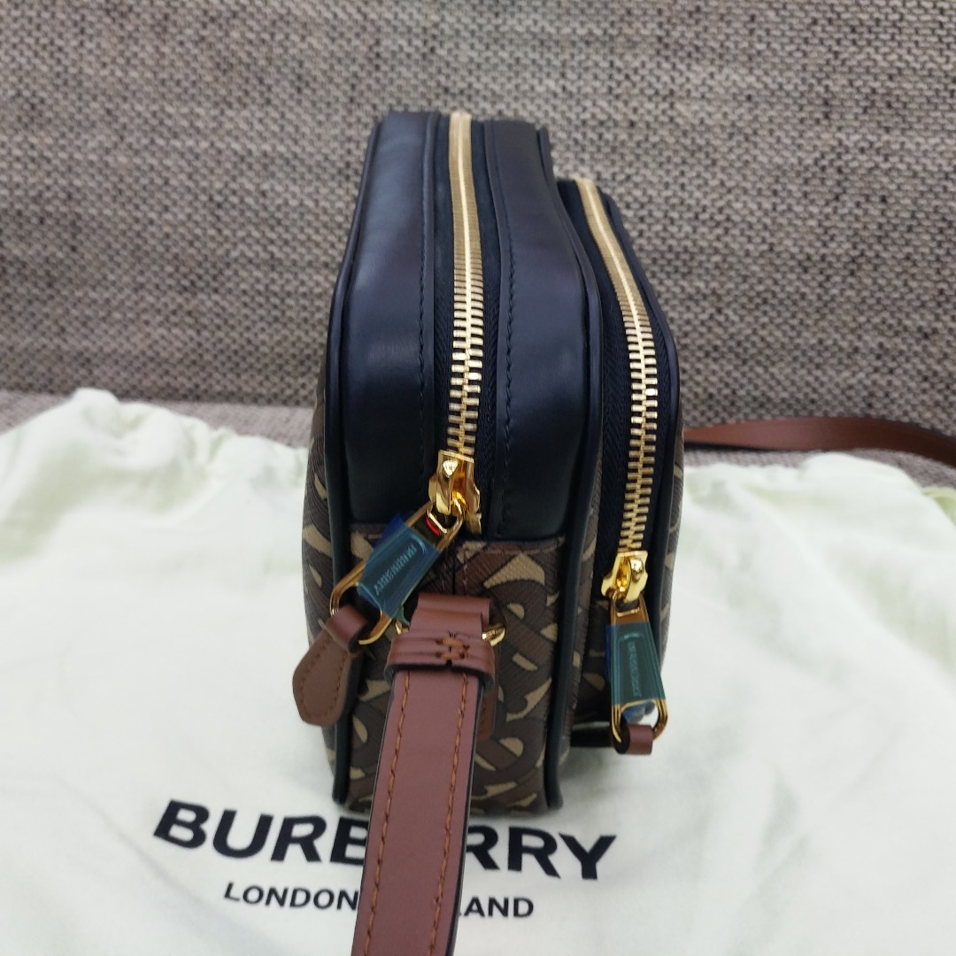 burberry巴宝莉tb字母斜挎包