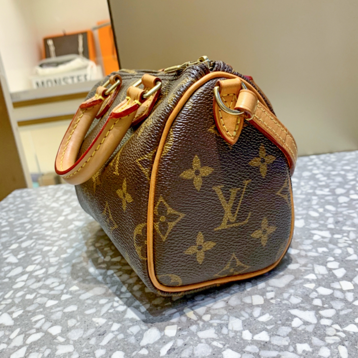 lv全新枕头包