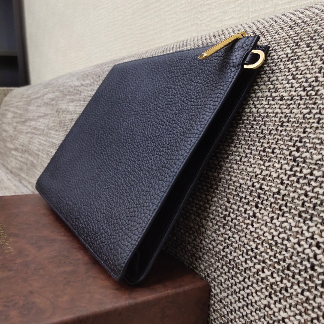 sr史蒂芬厚款黑银手包尺寸28x20x2cm有隔层卡槽