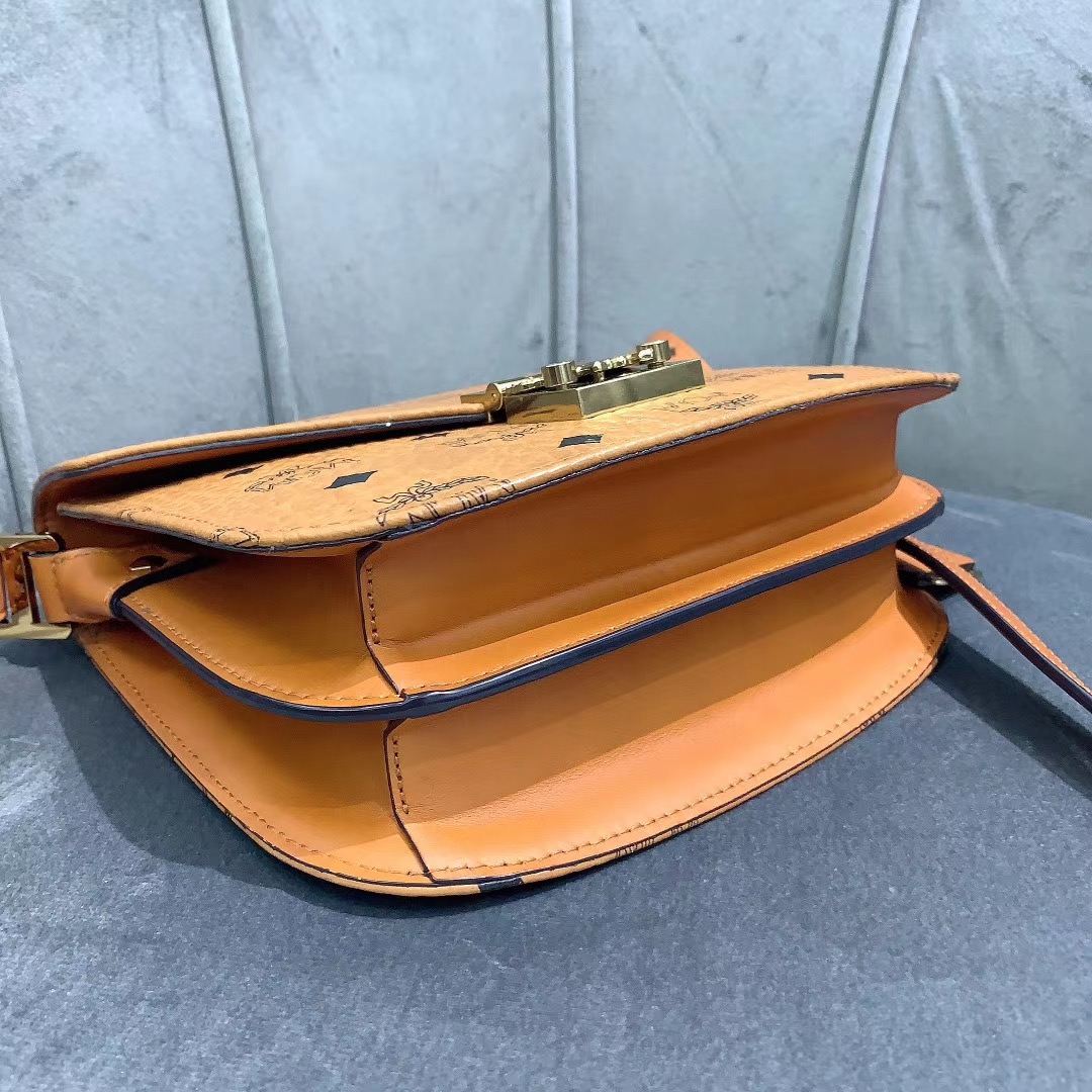 mcm 经典款邮差包马鞍包