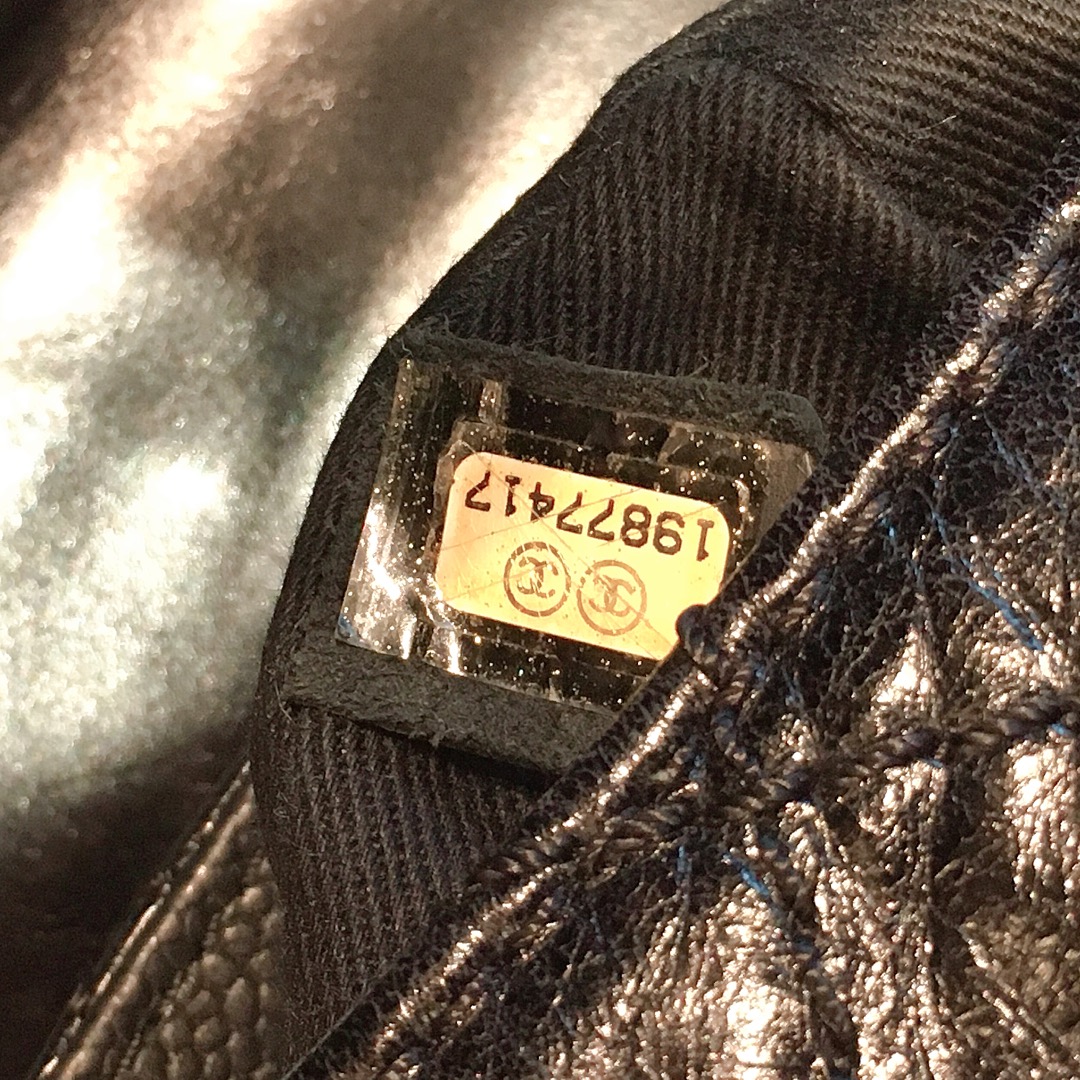 chanel香奈儿中古款黑银斜挎链条包,尺寸26×12×18,裸包一枚 镭射标