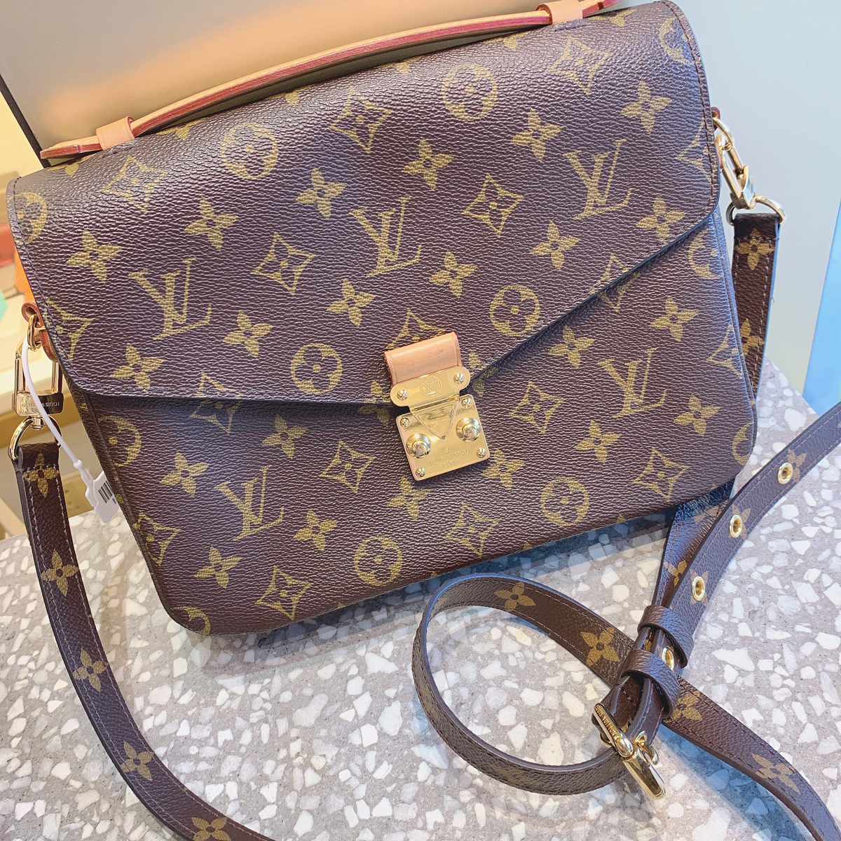 lv老花女士邮差包