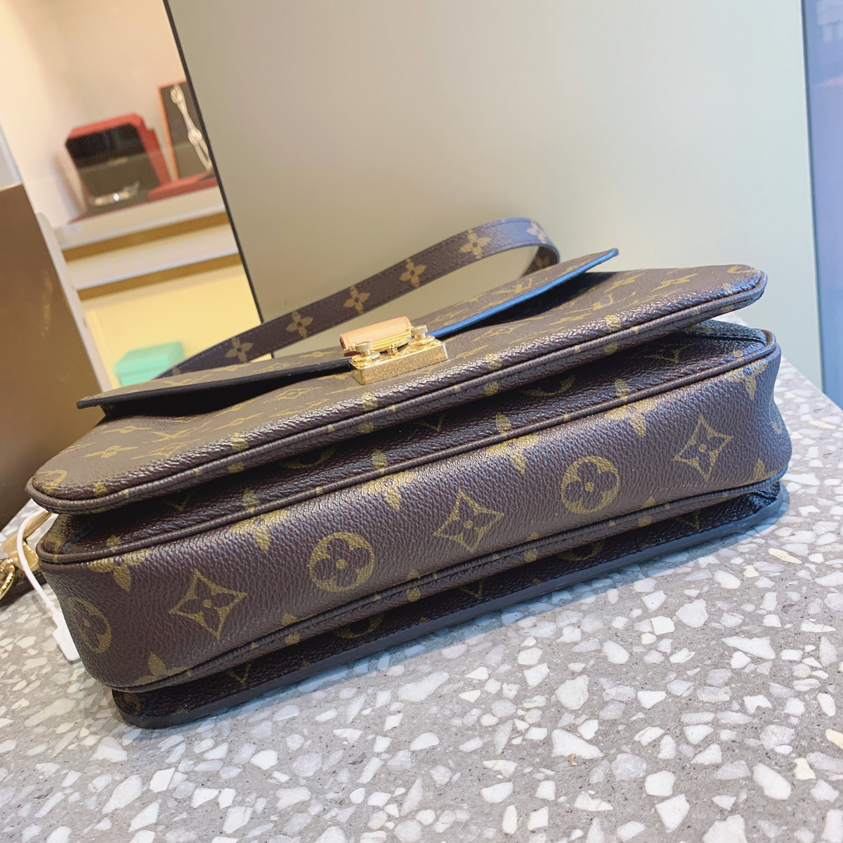 lv老花女士邮差包