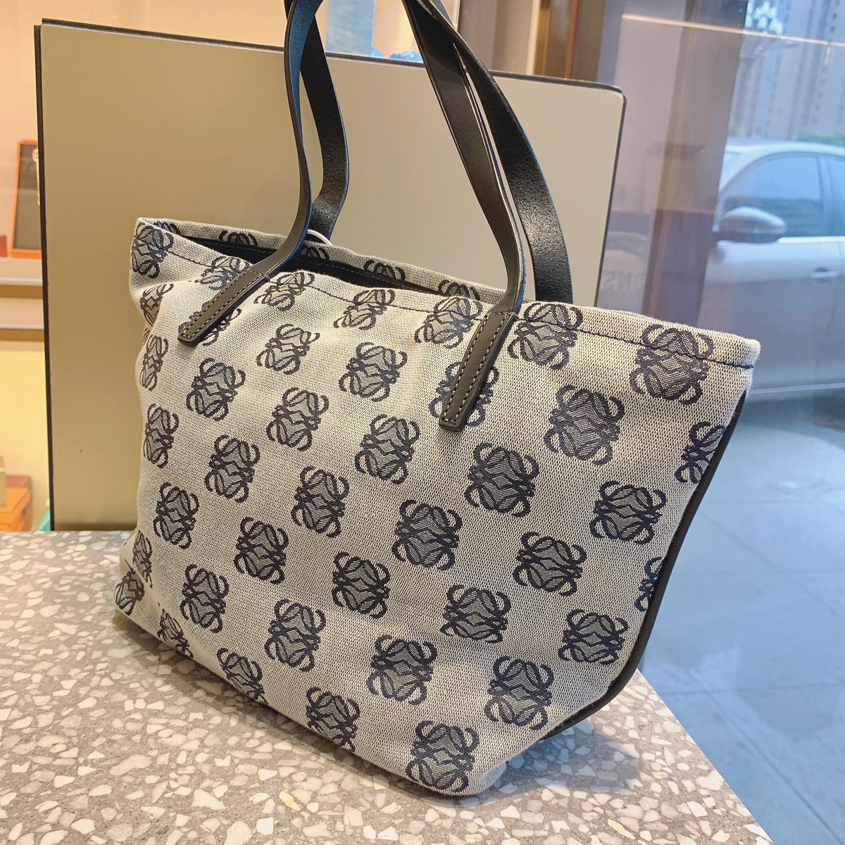 全新未使用leowe罗意威蓝色老花logo网格帆布购物袋