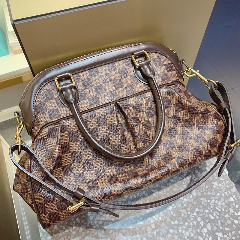 97新lv路易威登棋盘格饺子包手提包